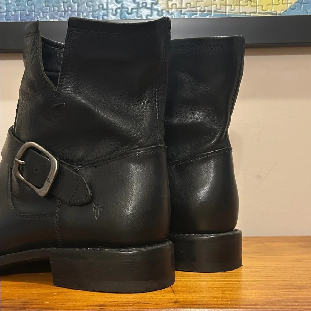Frye Veronica Black Leather Flex Ankle Booties. Size 9.5
